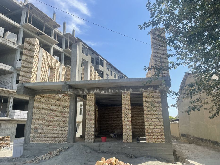 Boʻstonda bino sotiladi.