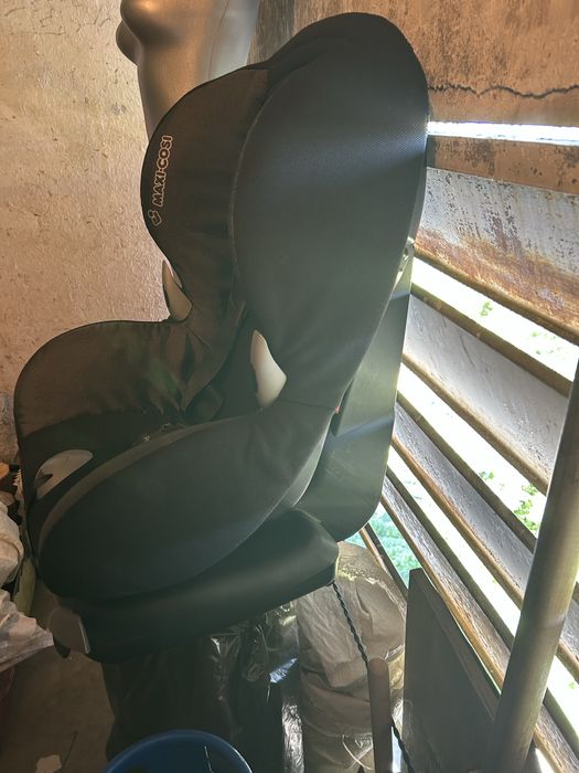 НОВО Стол за кола  MAXI-COSI