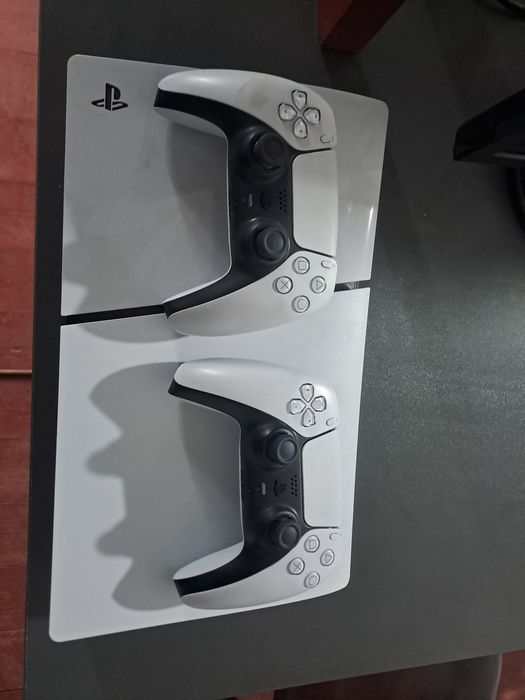Sony ps 5  ( 2 ta jostik bilan)