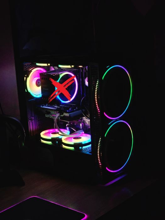 Carcasă Gaming Gamemax Black Hole + 6 ventilatoare ARGB AQIRYS / Telecomandă / Pachet complet / Starea foarte bună / Preț fix !