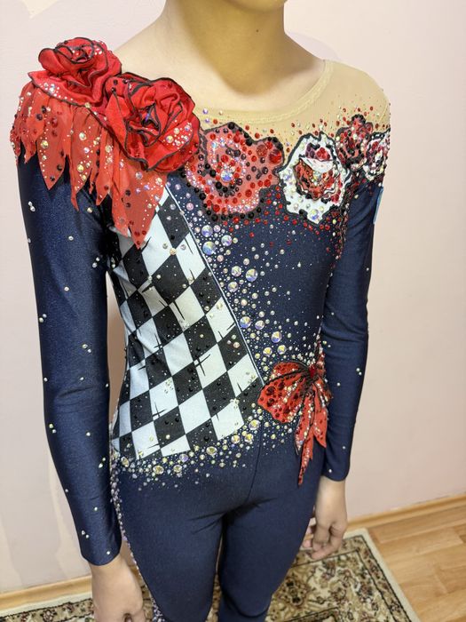 Продам гимнастический купальник