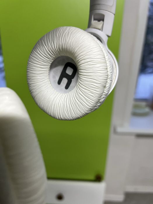 Продам наушники срочно