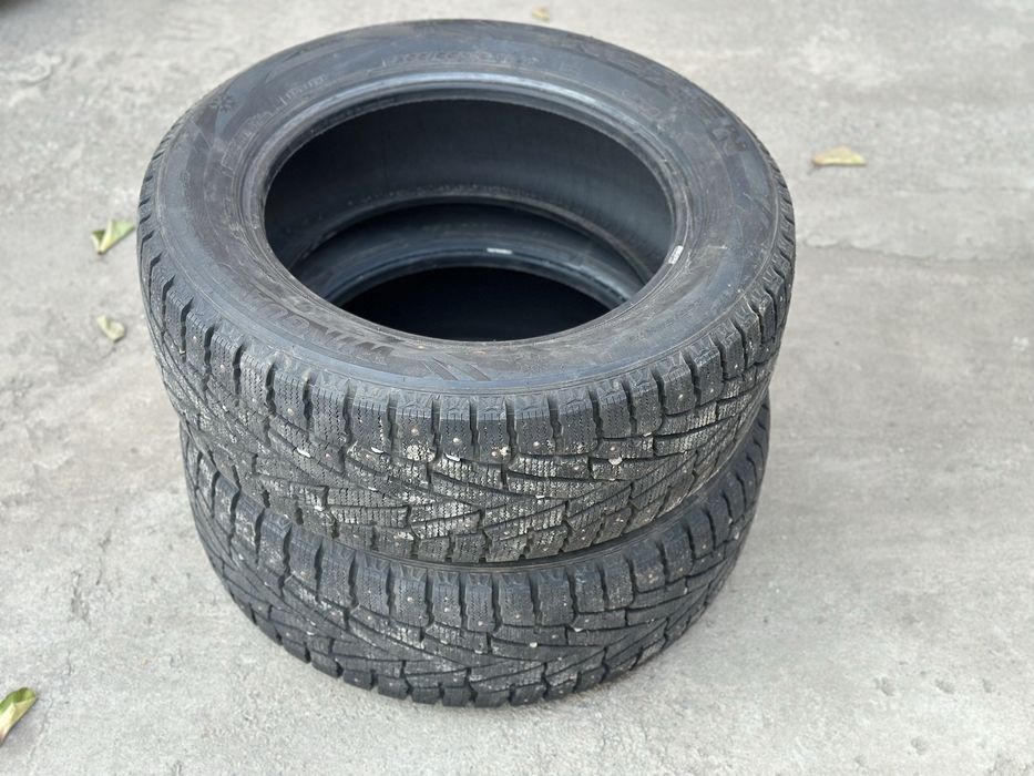 Пара зимней резины