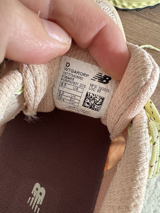 Adidasi New balance 40