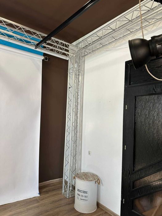 SCHELA PENTRU EXPOZITII,EVENIMENTE,STUDIO FOTO cu bare pentru pantografe,2 pantografe incluse,findaluri si suport