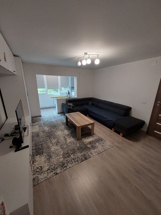 Vand apartament complet renovat, mobilat si utilat, 3 camere, decomandat, 2 bai, etajul 2, proprietar