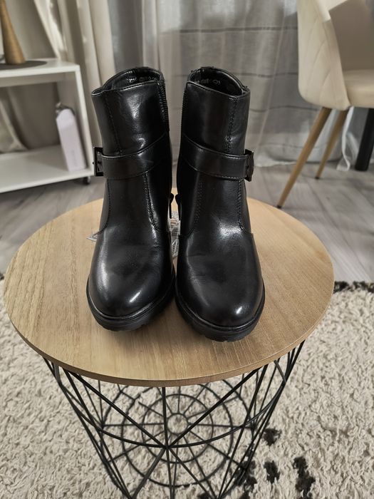 Vând botine office Claudia Ghizzani,37,ca noi