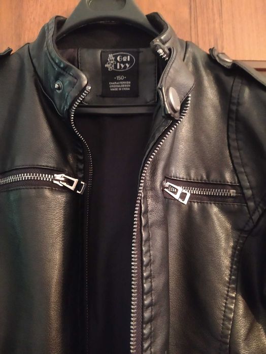 Продаётся кожаная куртка на мальчика