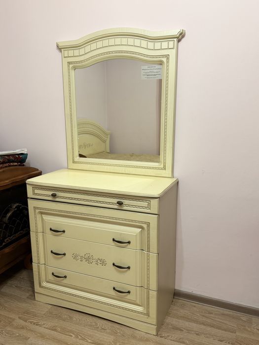 Спальный гарнитур срочно