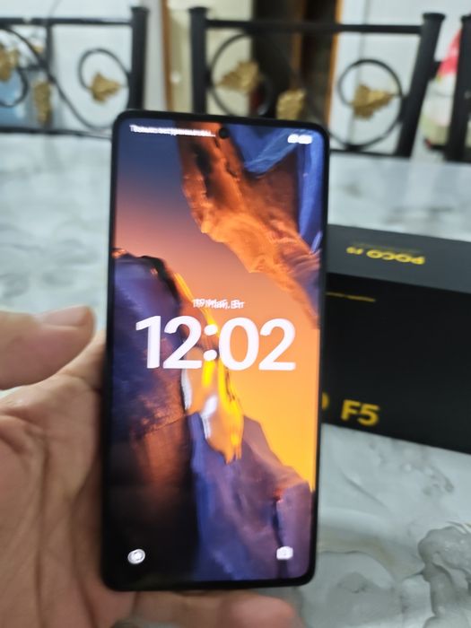 Продам смартфон POCO F5