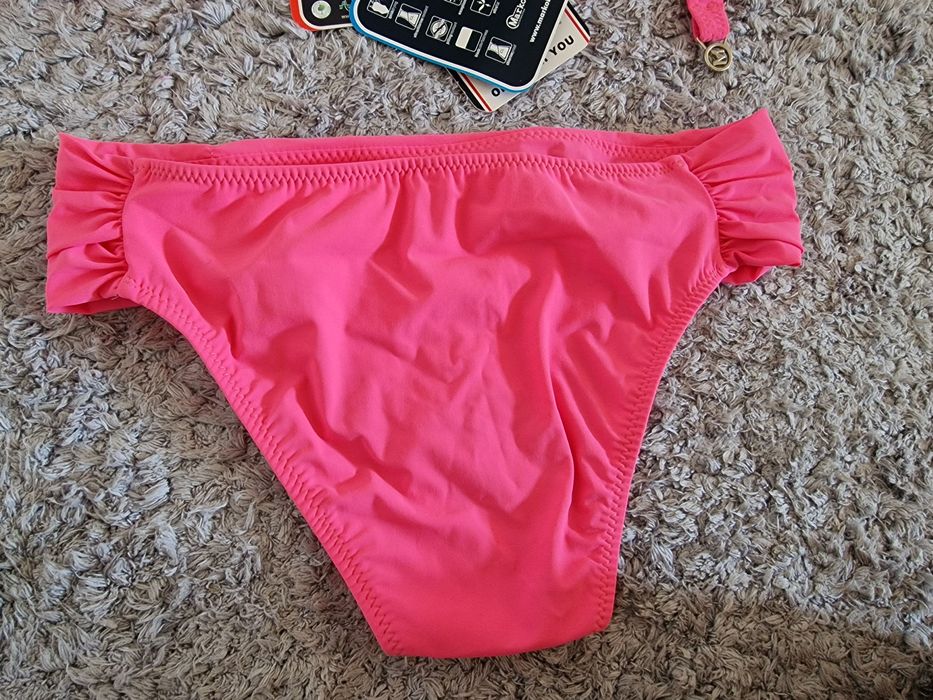 Нов бански от две части