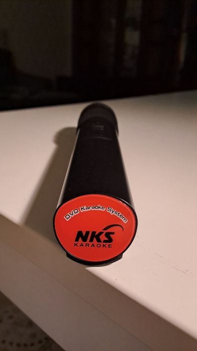 Микрофон LG.на батарейках и с проводом.