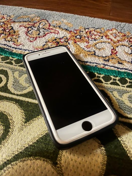 Продам айфон се 2