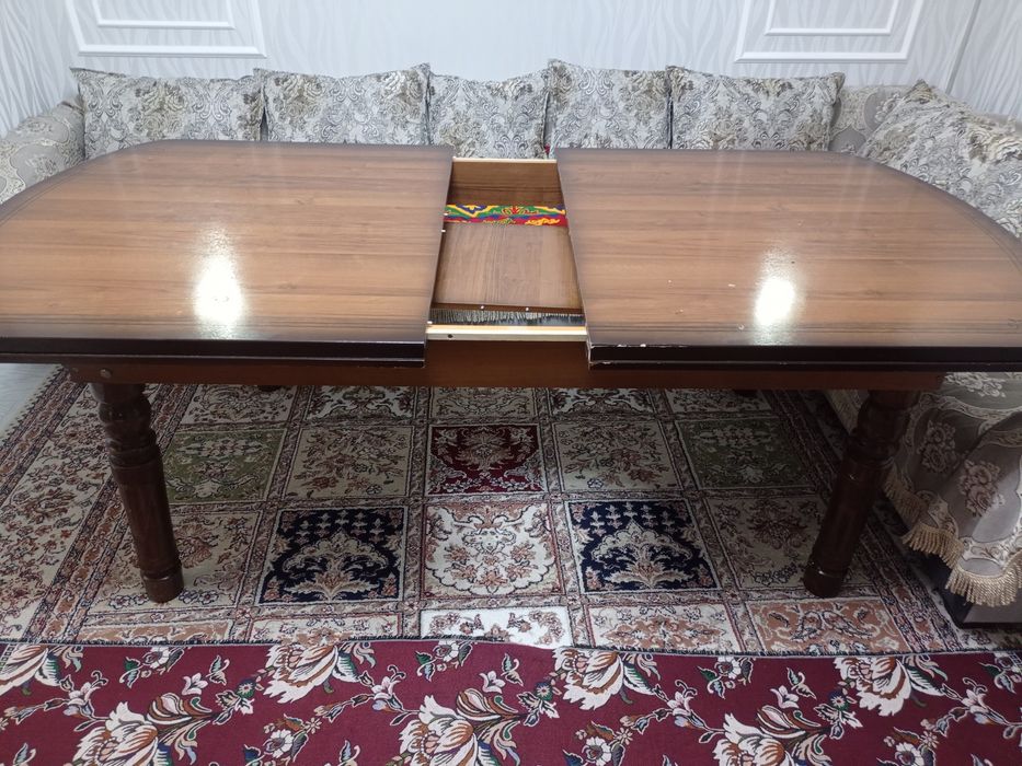 Продаётся стол для зала