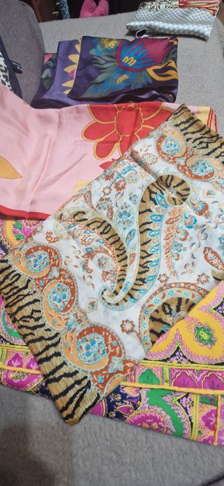 Шёлковые платки.