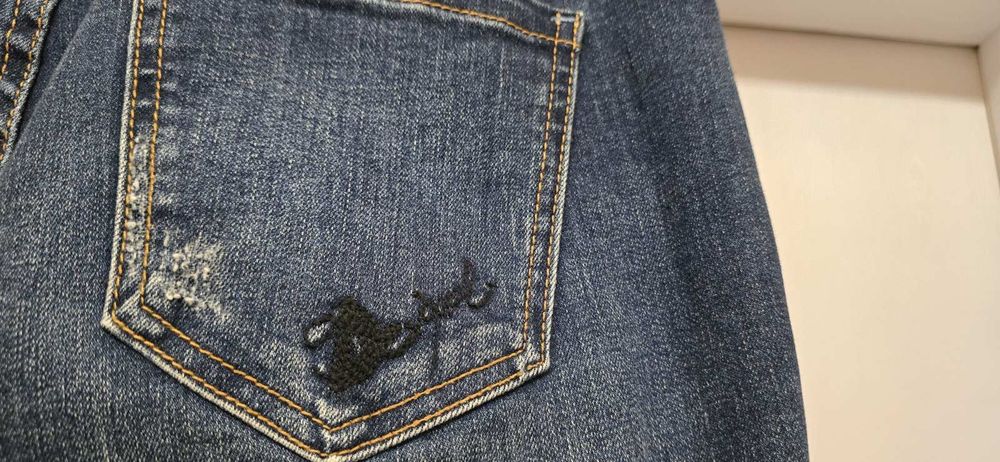 Дамски оригинални дънки. Desigual.  Като нови.