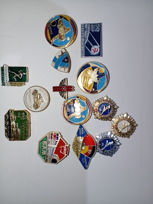 Продаётся значки