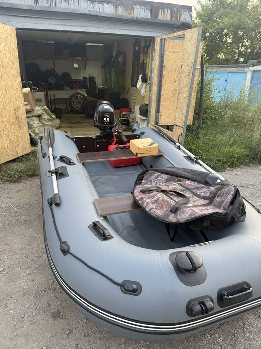 Продам лодку пвх с мотором.