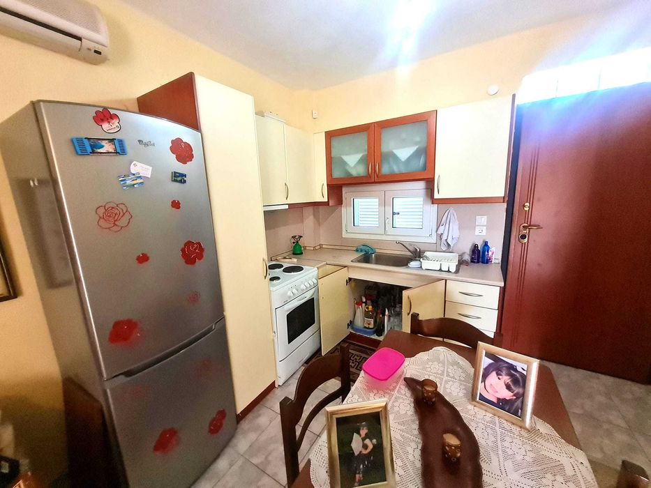 Продава се къща на две нива 90м2 и двор 220м2 в Паралия Врасна, Гърция