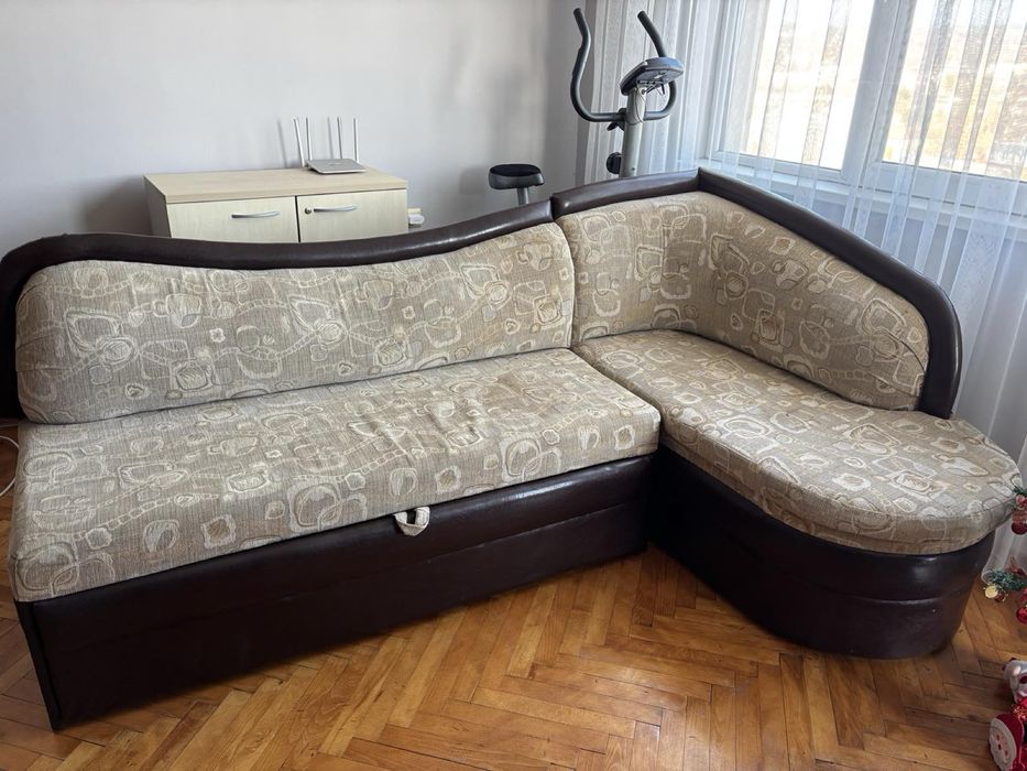 Ъглов диван с функция сън