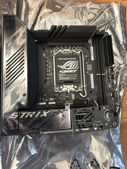 Дънна платка + захранване Mini Itx/ Z890 Rog Strix + Loki 1000W Sfx
