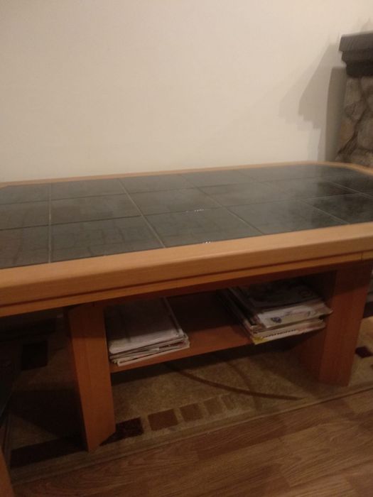 Masa sufragerie,folosita la coltar cu doua scaunele