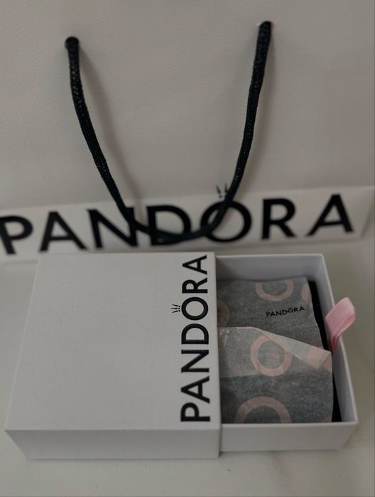 Pandora гривна с камъни