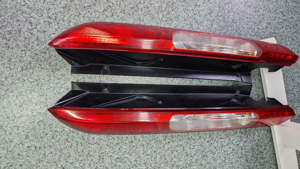 Stopuri stanga dreapta Ford Focus mk2 hatchback 2007