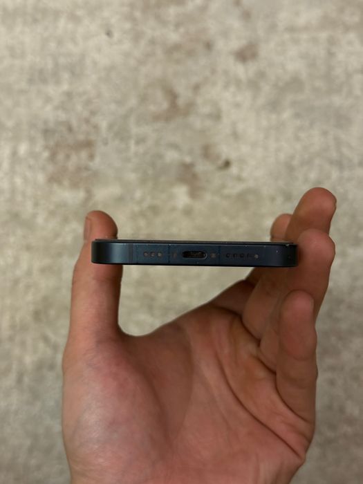 В продаже iphone 14 blue