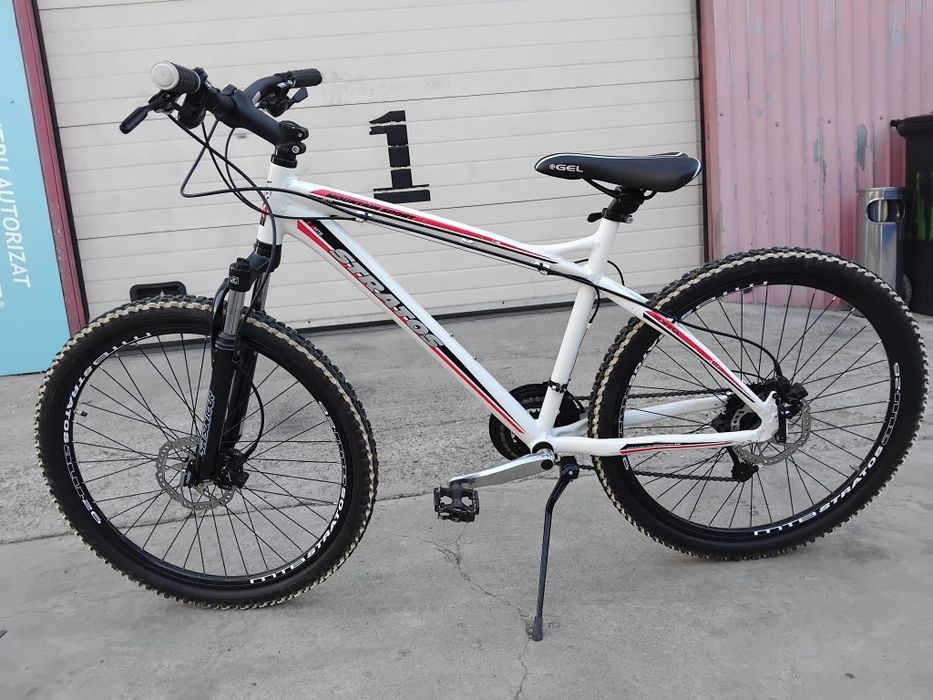 Vând bicicleta din aluminiu