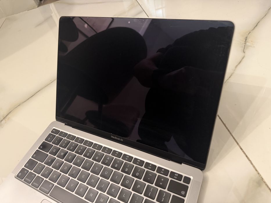 Macbook air M1 8GB RAM SUPER PRET