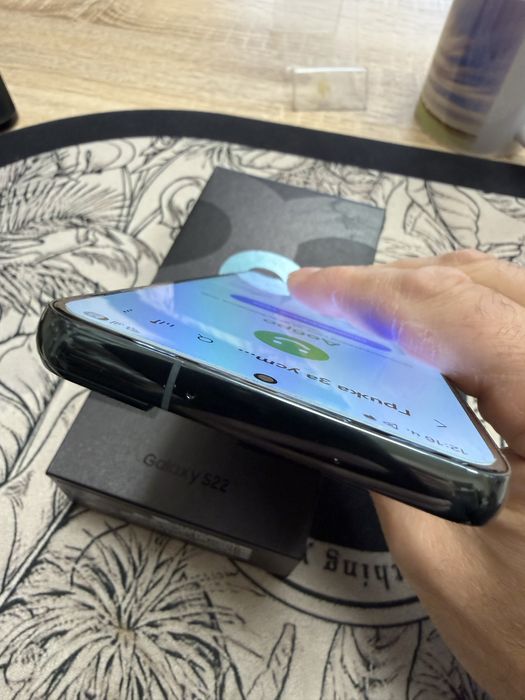 Samsung Galaxy S22 5G 8/128gb - комплект, отличен