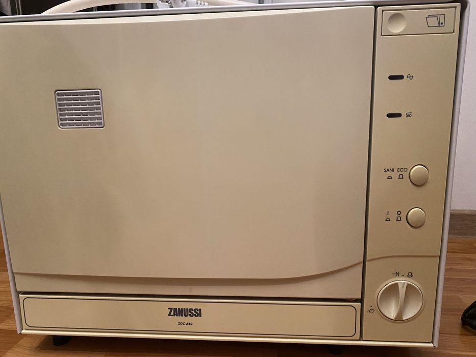 Посудомойка фирмы Zanussi ZDC 240