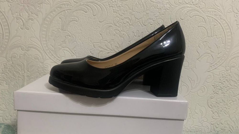 Обувь женская, полусапожки, ботинки, туфли, кроссовки