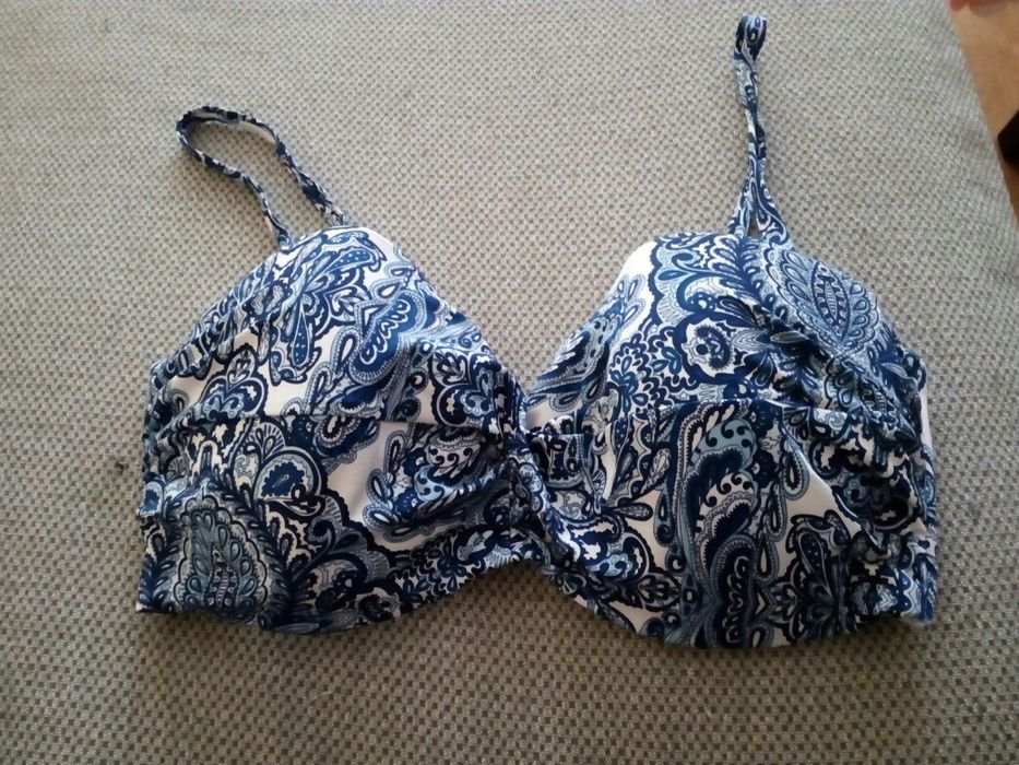 Продавам бански костюм