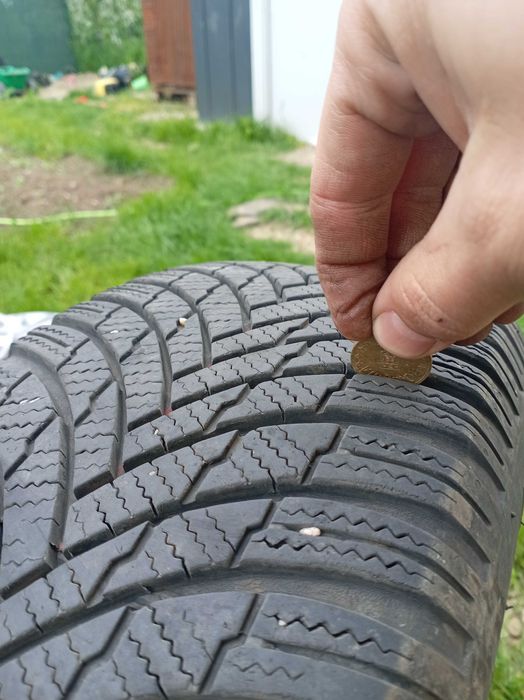 Vând 4 anvelope 205 55 r16 și 4 jante. R16