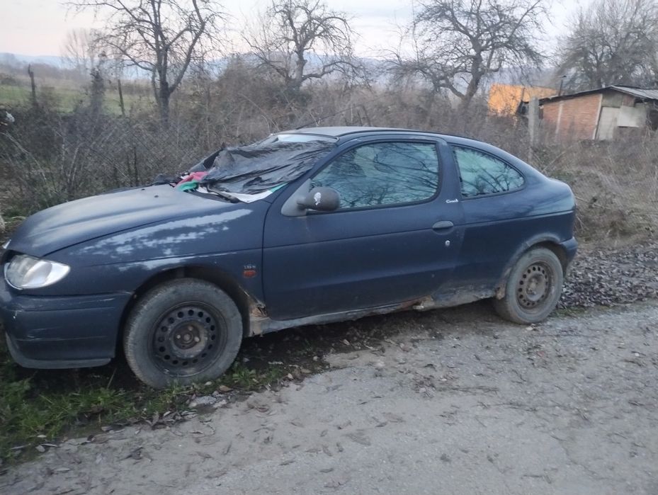Продавам Рено Меган за части
