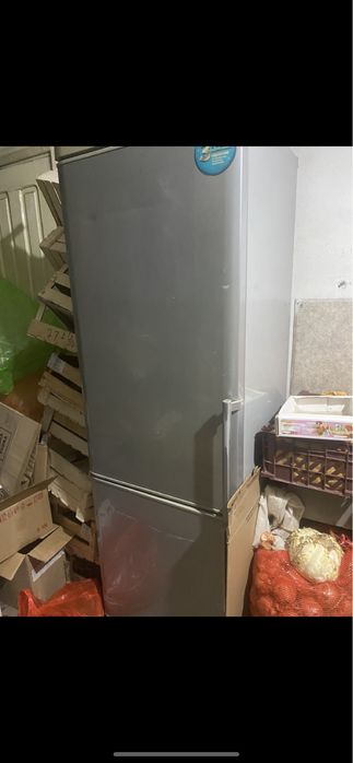 Холодильник б/у марка LG ,в рабочем хорошем состояний