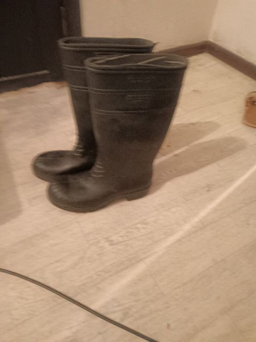 Продам резиновый сапоги размер:43