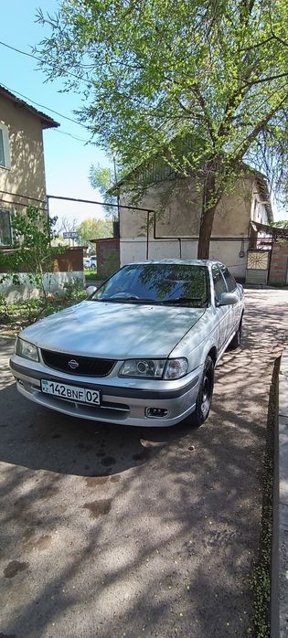 Автомобиль Nissan b15
