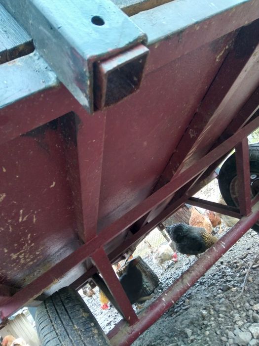 Vând remorca tractor