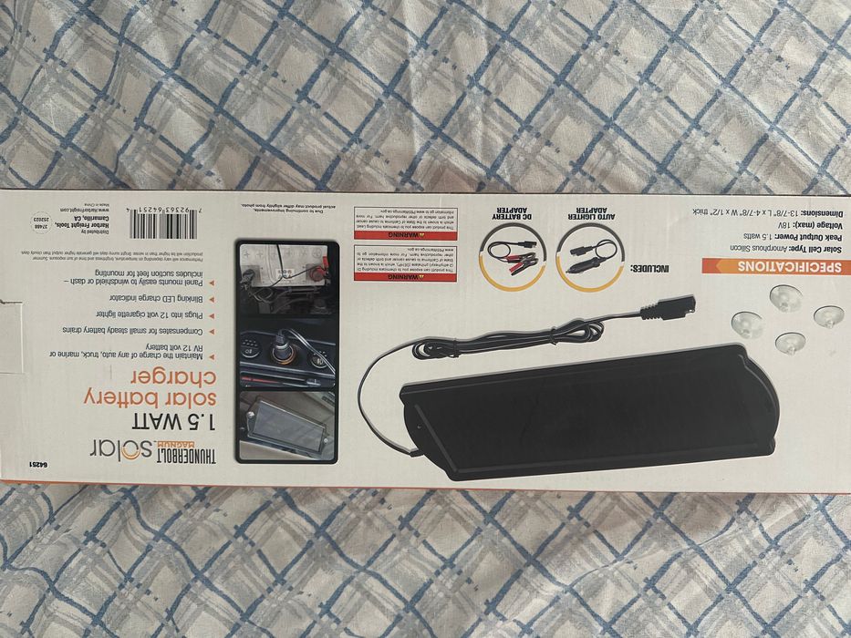 Слънчев Панел  и регулатор зареждащ акумулатор за кола,лодка и д-р.