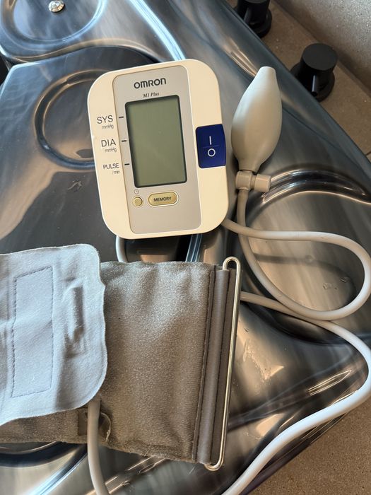 Апарат за кръвно налягане OMRON