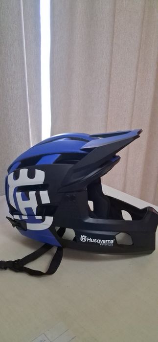 Vând casca husqvarna marime S