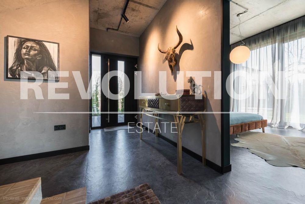 Дава се под наем Къща в Варна, Център - 200 кв.м за 2493.39 € - Снимка #3