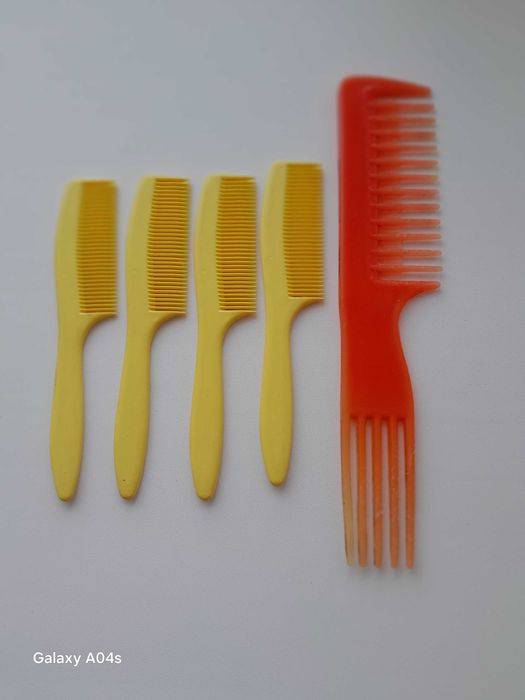 Продается набор расчесок