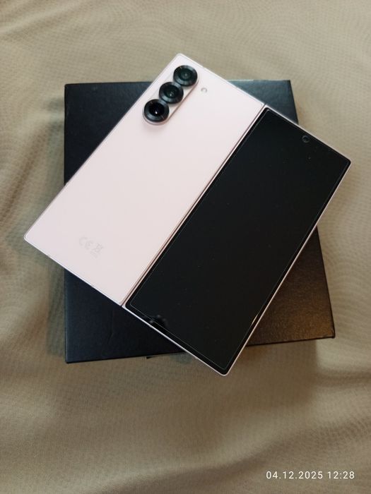 Продавам Samsung Z Fold 6