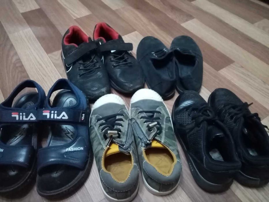 Продам обувь на школьника не дорого