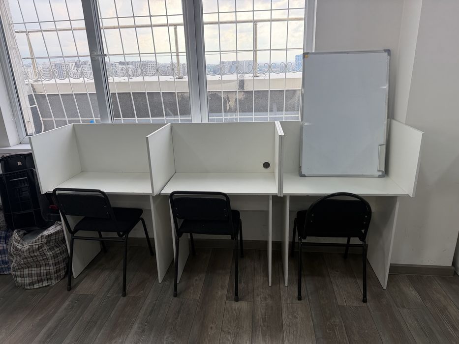Стол и стулья для оп кол центра