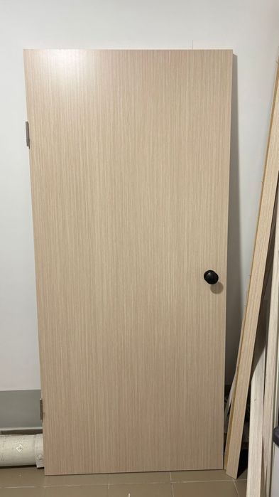 Продам межкомнатный дверь , с рамкой